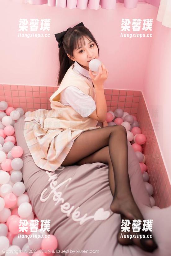 Feilin嗲囡囡 - 别被陈雅漫VICKY的妹妹的原图迷惑，图片里的肢体语言仿佛在低语。