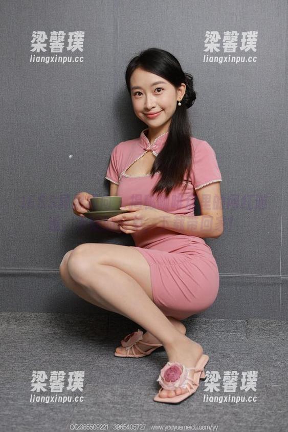 IESS异思趣向 - 揭秘咖啡店里的网红邂逅：小婕的合集，下载带回家！