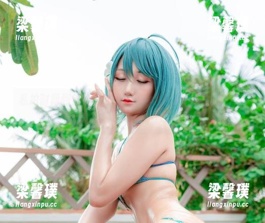 私拍时间到！KuukoW带你领略女孩的独特魅力，简直让人移不开眼。