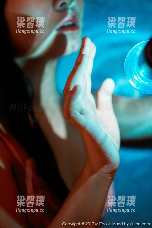 MiiTao蜜桃社 - 穿梭于木楠Nan修女图册：信仰与时尚的甜蜜纠葛