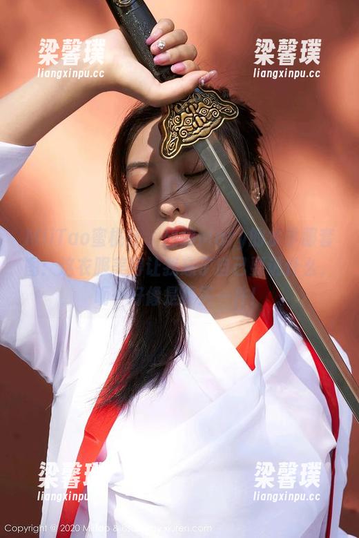 MiiTao蜜桃社-玛丽Mary MiiTao蜜桃社 - 玛丽Mary的水手服套图:这衣服美得让我忘了自己要说什么,呃…好像是要买一件!