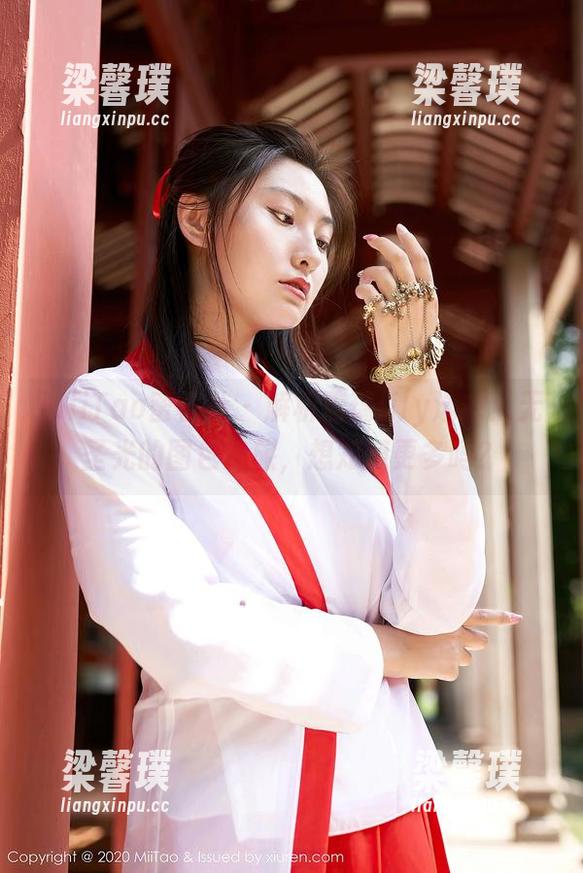 MiiTao蜜桃社 - 解析琉璃lily泳衣：无圣光的图包之旅，想知道更多吗？