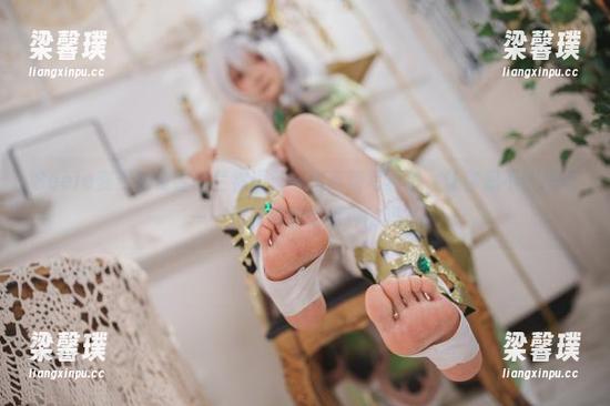 Seele麦麦的夏雪铃兰物语：一组高清写真集，让你忍不住想问——这花真的是她种的吗？