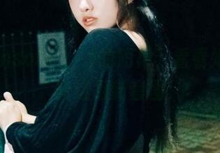 跟着Sonson(손손)的短裙，看看她如何玩转这组新套图