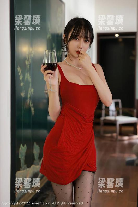 Xiuren秀人网 - 定制你的居家气质：Miko酱的写真大片，完美解锁家里新风格！