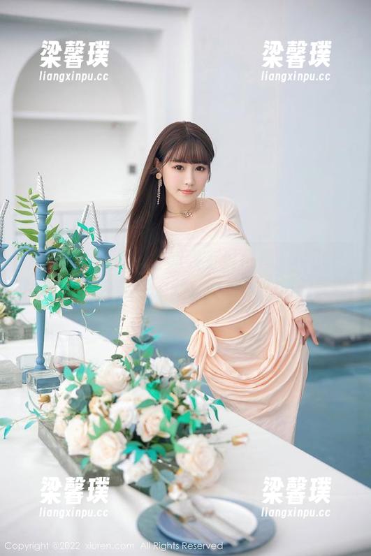 Xiuren秀人网 - 超级直男推荐：伊小七MoMo女友美图更新，一波又一波的美啊