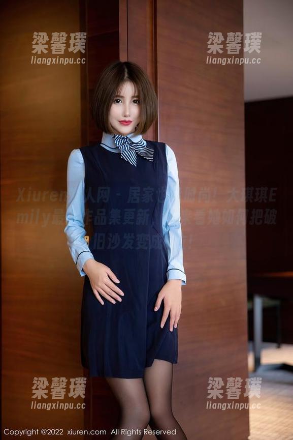 Xiuren秀人网 - 居家也能时尚！大琪琪Emily最新作品集更新，快来看她如何把破旧沙发变成C位！