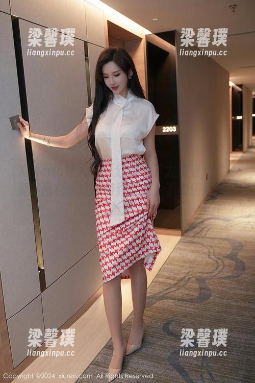 Xiuren秀人网 - 分享一下大美妞儿的体操服图包：这服装到底是为了美还是为了折腾？