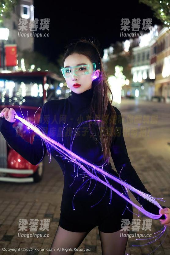 Xiuren秀人网 - 小九月厨娘带你翻转厨房：在图库里找乐子，下载再出奇招！