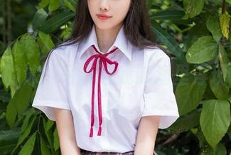 Xiuren秀人网 – 这照片真不够看！月野兔美妞的泳池写真让我脑海里浮现了太多妄想！