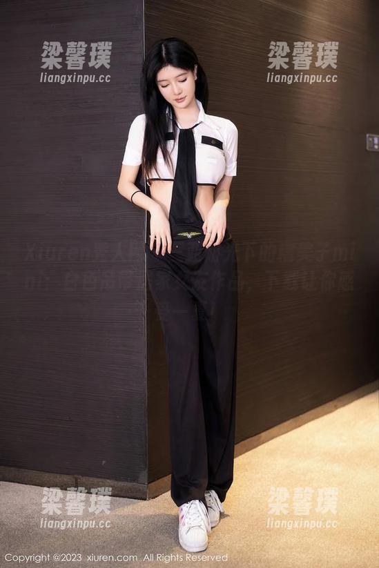 Xiuren秀人网 - 三亚阳光下的糯美子mini：白色吊带居家女友作品，下载让你感受一夏！