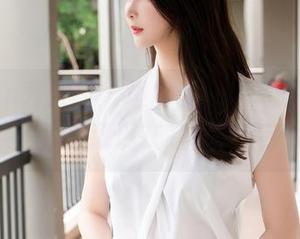 Xiuren秀人网 – 坦白说，看完谢小蒽的制服照片，我现在有点晕乎乎的…