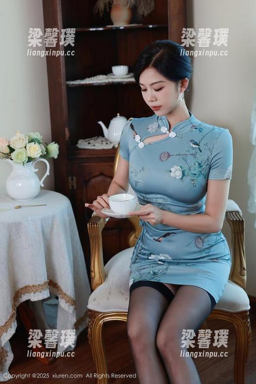 Xiuren秀人网 - 麻布学妹办公室写真图包：让每个办公室瞬间变身时尚秀场！