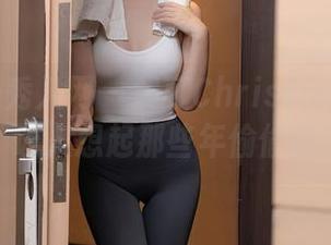 Xiuren秀人网 – 黄可Christine在线校园写真，让人想起那些年偷偷瞄的学姐。