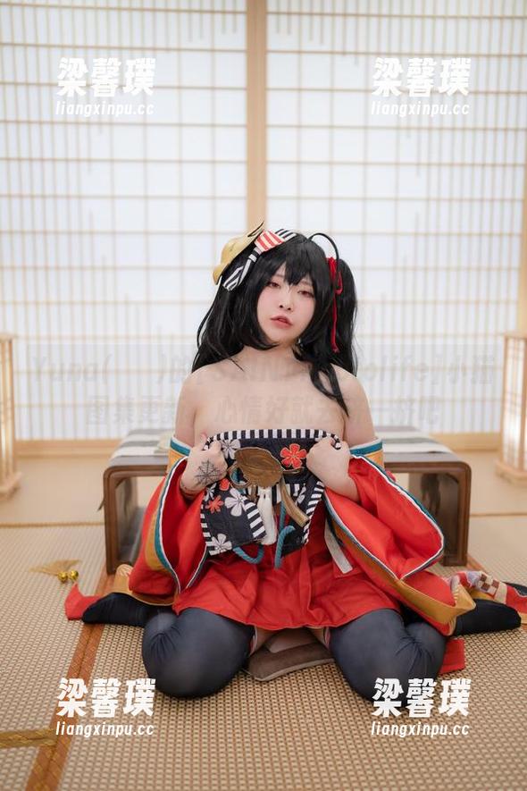 Yuna(윤아)的[SAINTPhotolife]小猫图集更新，心情好就去挤一挤吧