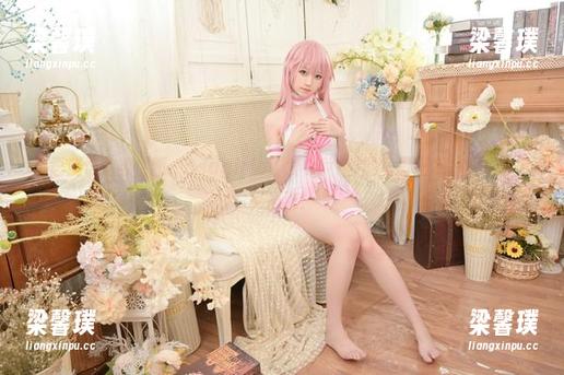 小恶魔也有柔情面，asagiriai(爱ちゃん)的写真图册，让你捧腹又心动！