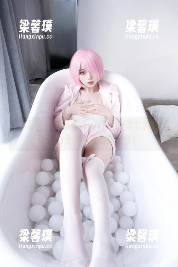 水手服全套原图曝光，eloise软软的造型让人心里哼着海浪的旋律！