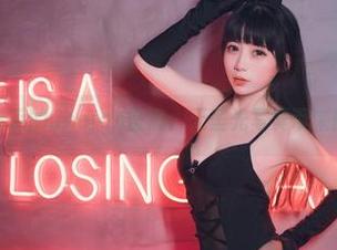 隐藏在肉丝后的usejan蓝蓝：无圣光写真带来的瞬息幻觉