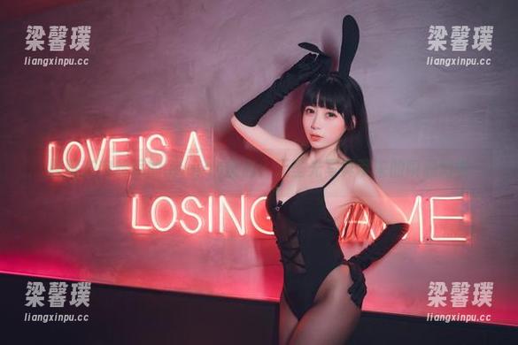 隐藏在肉丝后的usejan蓝蓝：无圣光写真带来的瞬息幻觉