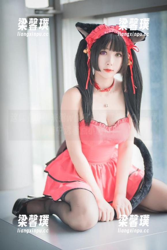 这就是w黑米粥w的高清写真集？OL的优雅中透着点小调皮！
