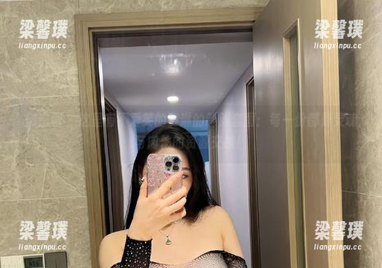 微密圈 - 这里有不爱笑的赛琳的制服套图：每一份都是灵魂与肉体的资源交换！