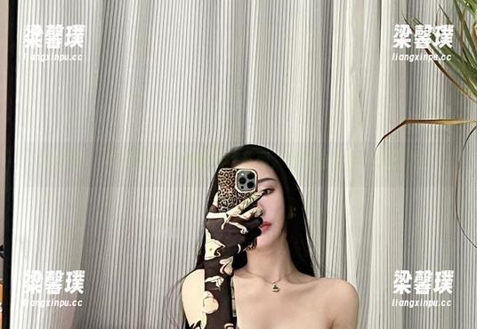 微密圈 - 不爱笑的赛琳的黑丝系列，福利与魅力一触即发！
