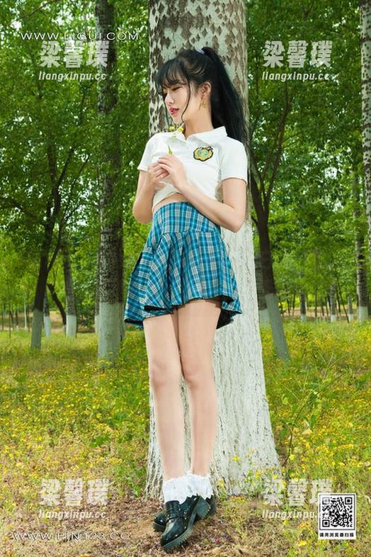 丽柜-白云 丽柜 - 倒退到无圣光的年代,白云的长腿照样夺目,图包让人回味无穷!