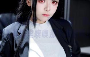 九柒喵的作品探险：朝凪泳装，真的好想进入画面里嗅嗅那个海腥味！