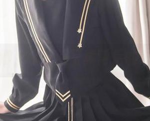 你的负卿，水手服写真背后的迷失时光