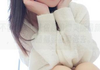 绝对不容错过！依依超级懒美腿最新原图，感觉眼睛都要被吸进去。