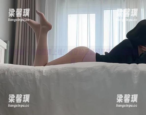 微密圈 - 私拍图集上线！保守的二舅妈怼镜时的悠扬瞬间