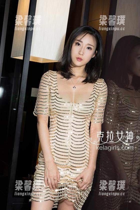 克拉女神 - 校服里的汤怡：美图分享，理论上我还在上课呢。