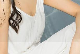 克拉女神 – 落落的白裙太令人着迷，瞬间决定下载整个图包！