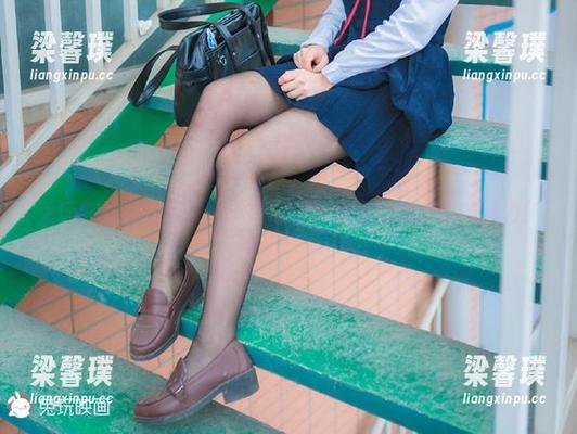 兔玩映画的高清大餐：在线享受超甜制服学妹的魅力！