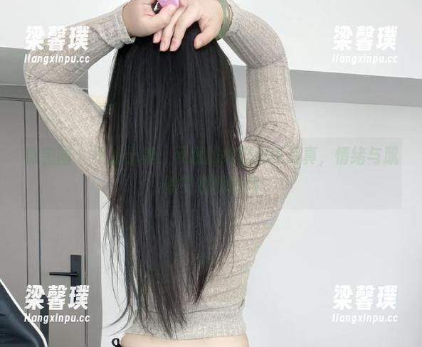 微密圈 - 不止于美：可爱的肉巴女王写真，情绪与肌肤交织的瞬间