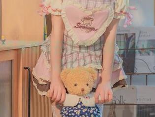 咬人小小兔如何在高清图库里玩转她的双马尾风情