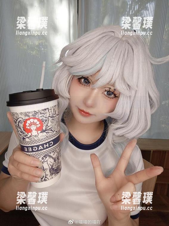喵喵的喵吖带来的学妹图片，好似猫咪在阳光下打滚，光影间的梦幻！