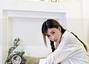 嗲囡囡 – SiByl李思宁私房美图，一个秘书的不小心暴露了太多。
