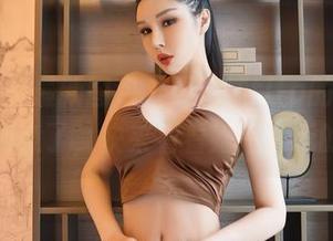 嗲囡囡 – 最新图包，夏沫沫tifa的皮衣太有创意了，快来看看她怎么玩的！
