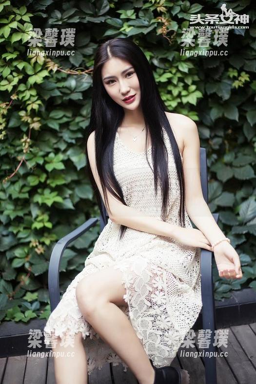 头条女神 - 定制一份透明感十足的尹菲写真，适合那些喜欢隐秘又大胆的人！