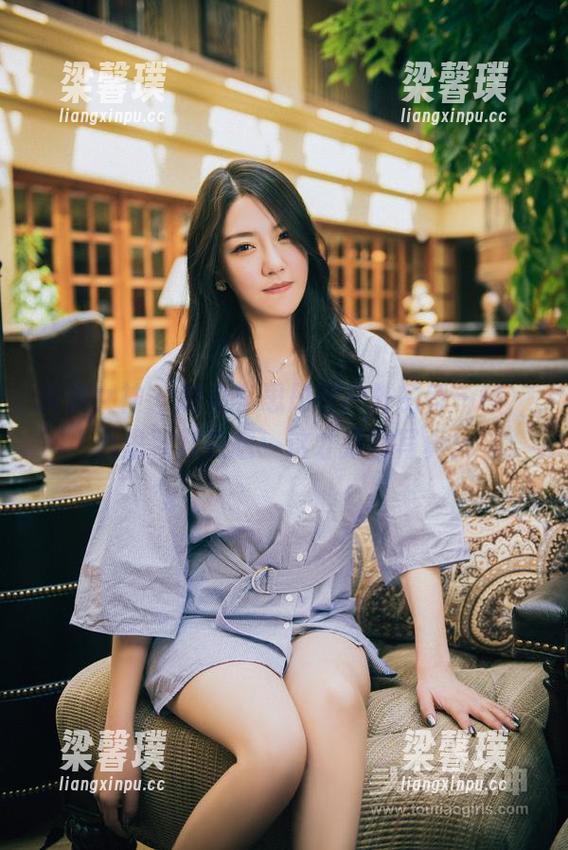 头条女神 - 观看李思彤在户外的每一帧，心里默默在想：这才是真写真！