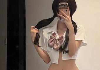 微密圈 – 女刺客的JK写真套图，看看她如何用美丽‘刺’中你！