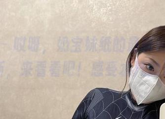 微密圈 – 哎呀，奶宝妹纸的最新浴室图包更新，来看看吧！感受水汽的温度