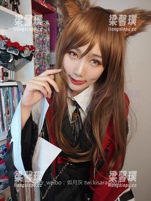 萌翻了！如月灰的蓝白竞泳全套，下载后简直停不下来！