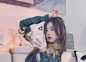 小小奶瓶儿全套原图，搭配白色蕾丝，简直是会喘的小心脏！
