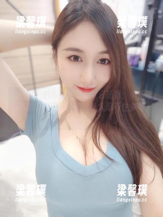 小玉吃果冻 微密圈 - 白背心与紧身牛仔短裤:小玉吃果冻的写真壁纸合集,让人忍不住多看一眼!