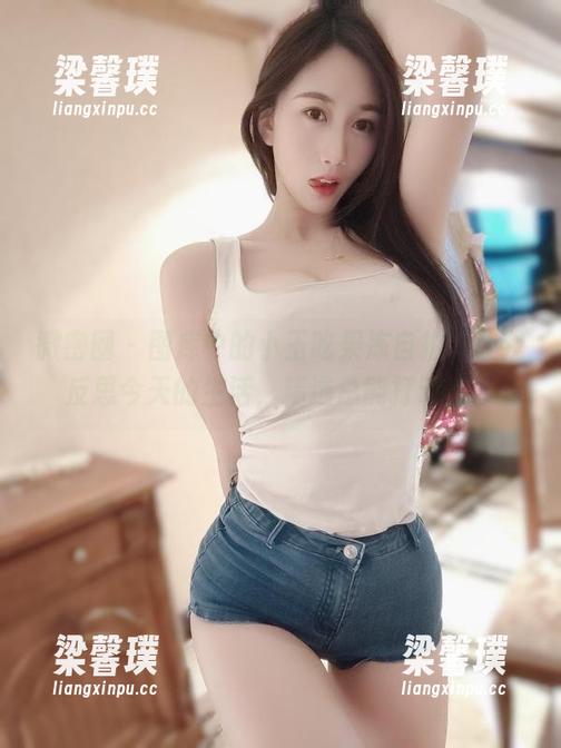 微密圈 - 图库中的小玉吃果冻自拍，让我反思今天的生活，精选总能打动我。