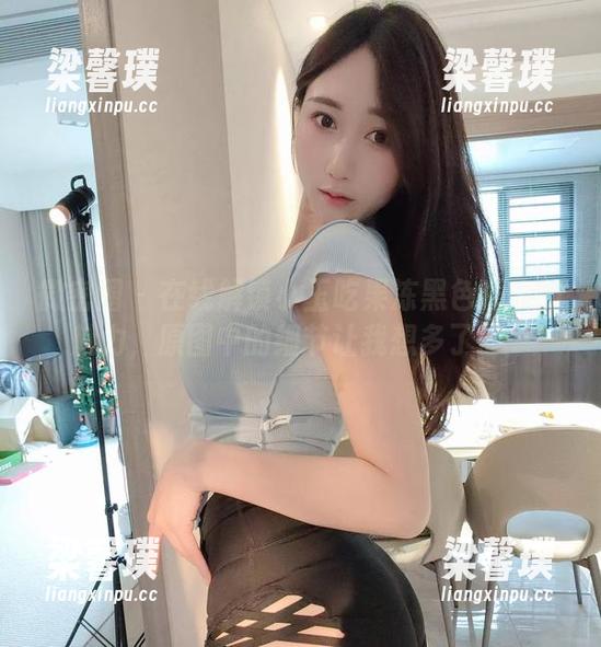 微密圈 - 在线解锁小玉吃果冻黑色睡衣的魅力，原图中的细节让我想多了……
