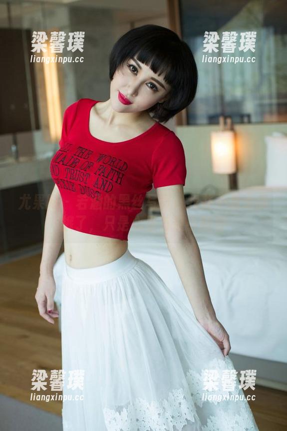 尤果网 - 若涵的黑丝写真：我并不是说我饿了，只是心里有点小期待