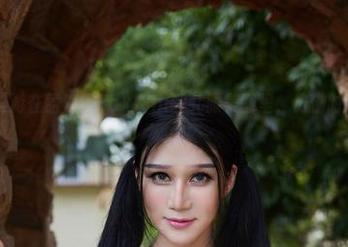 尤物馆 – 漫游在孟狐狸FoxYini的礼服美图里，仿佛时间都慢了下来